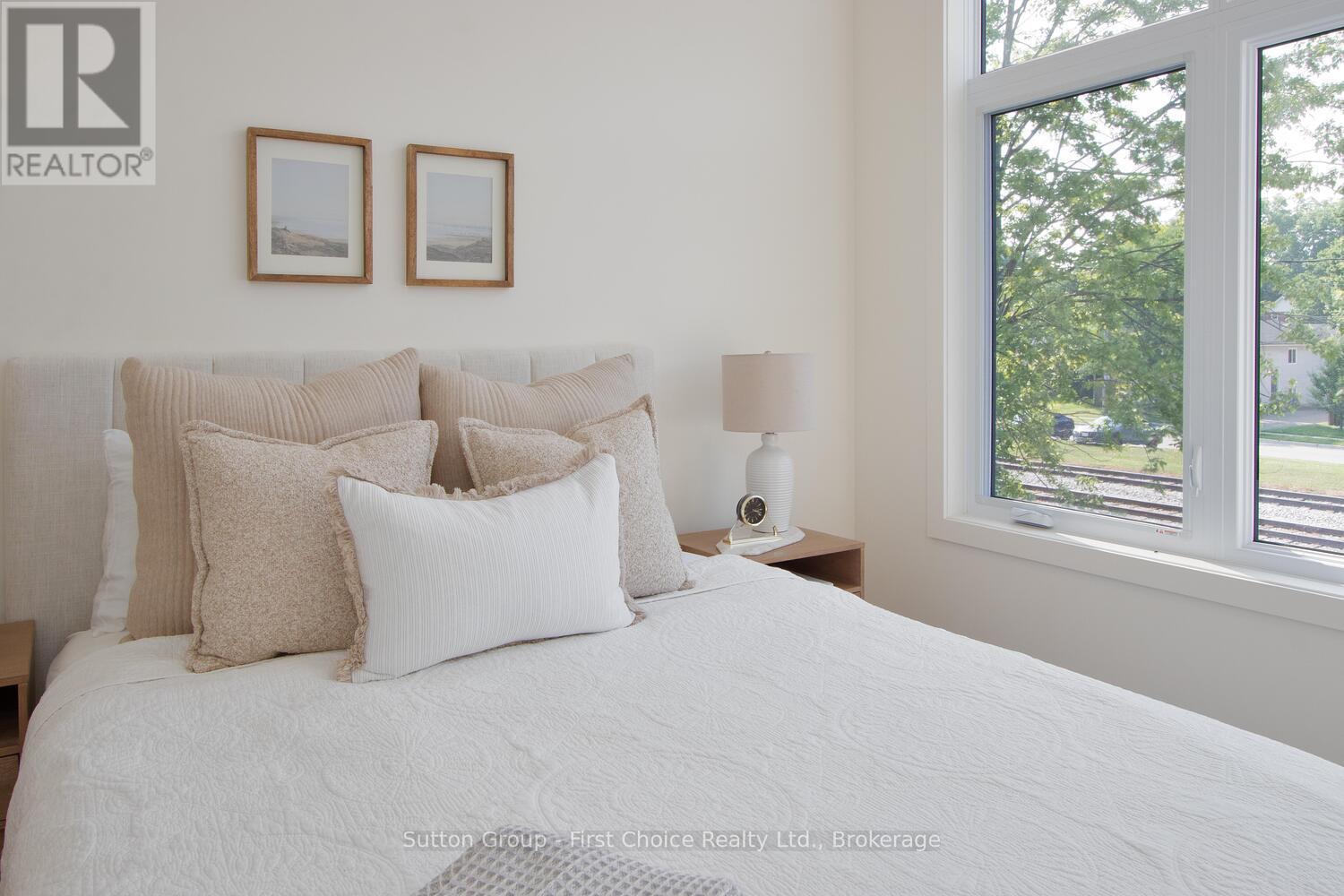 32 Cobourg Lane Property Photo 20