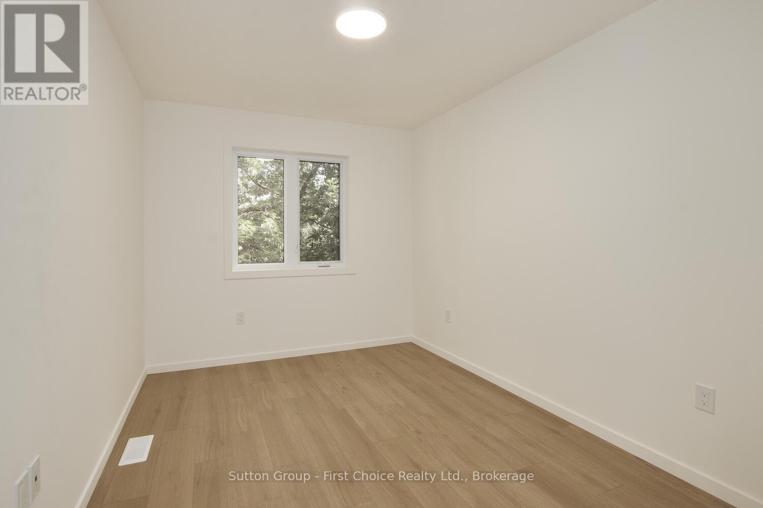 32 Cobourg Lane Property Photo 22