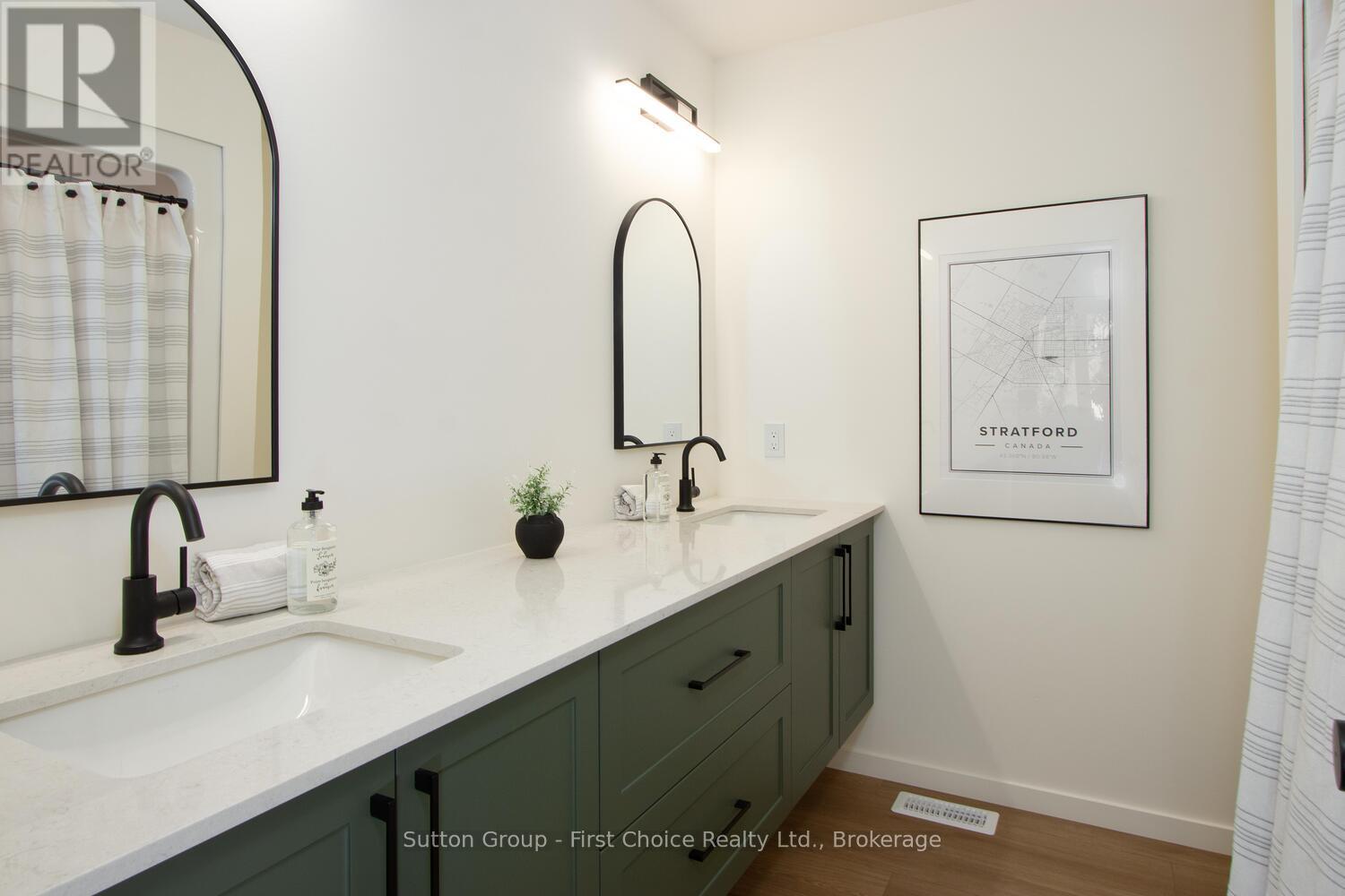 32 Cobourg Lane Property Photo 23