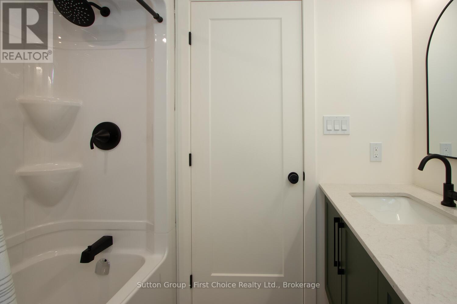 32 Cobourg Lane Property Photo 24