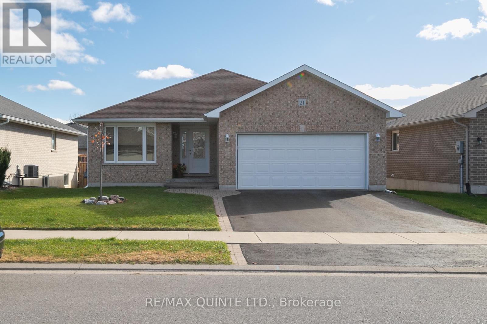 21 Gale Cres Property Photo 1