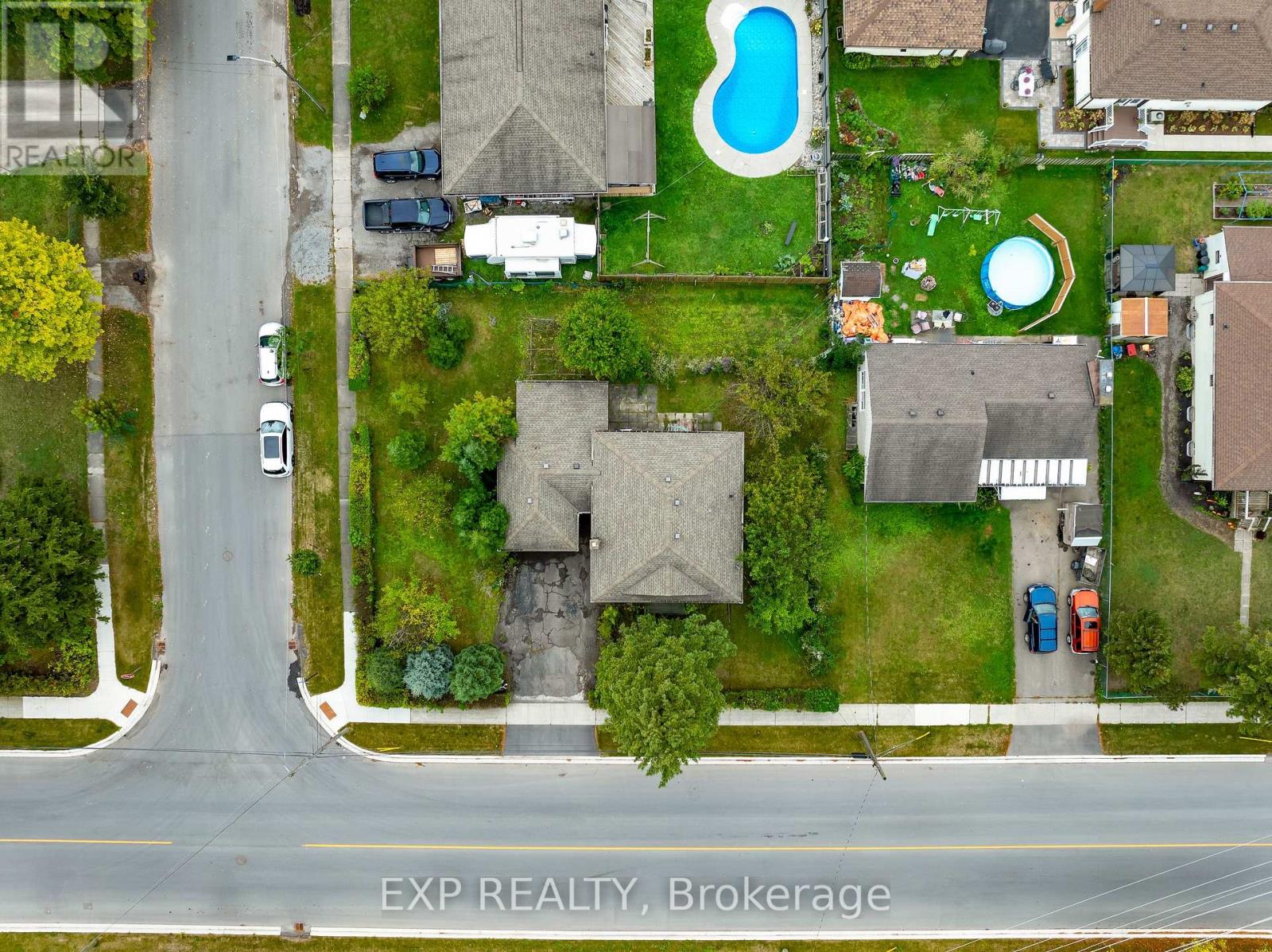 562 Broadway Street Property Photo 1