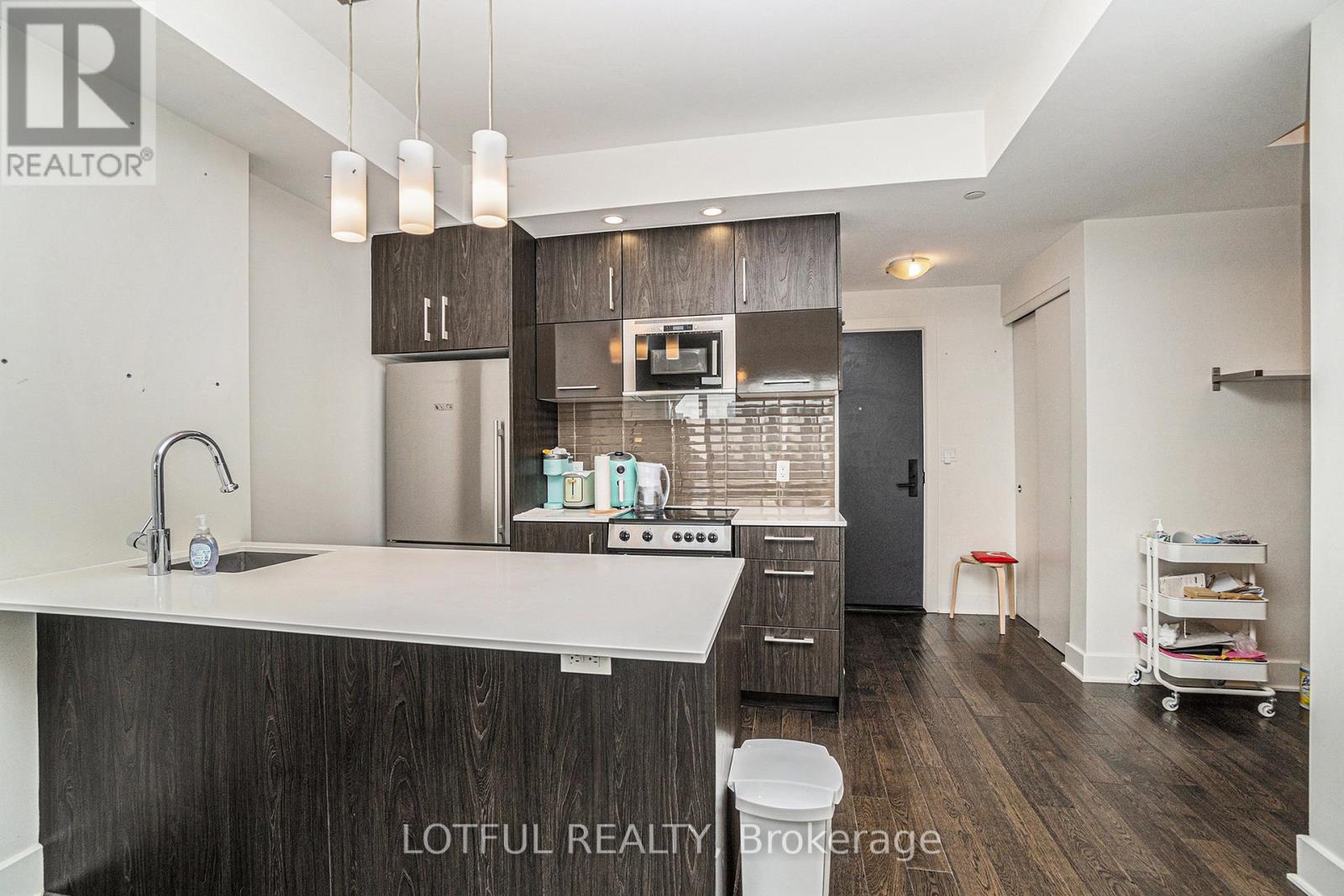 255 Bay Street #1604 Property Photo 7