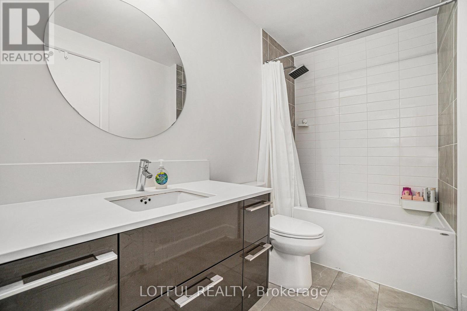 255 Bay Street #1604 Property Photo 12