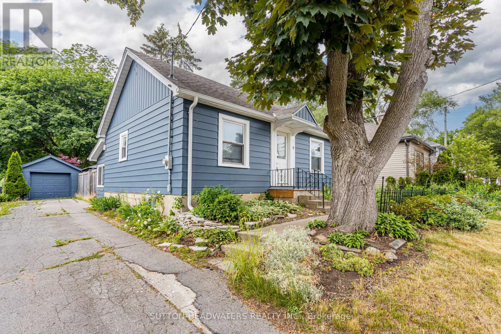 9 FORWARD AVENUE Property Photo 1