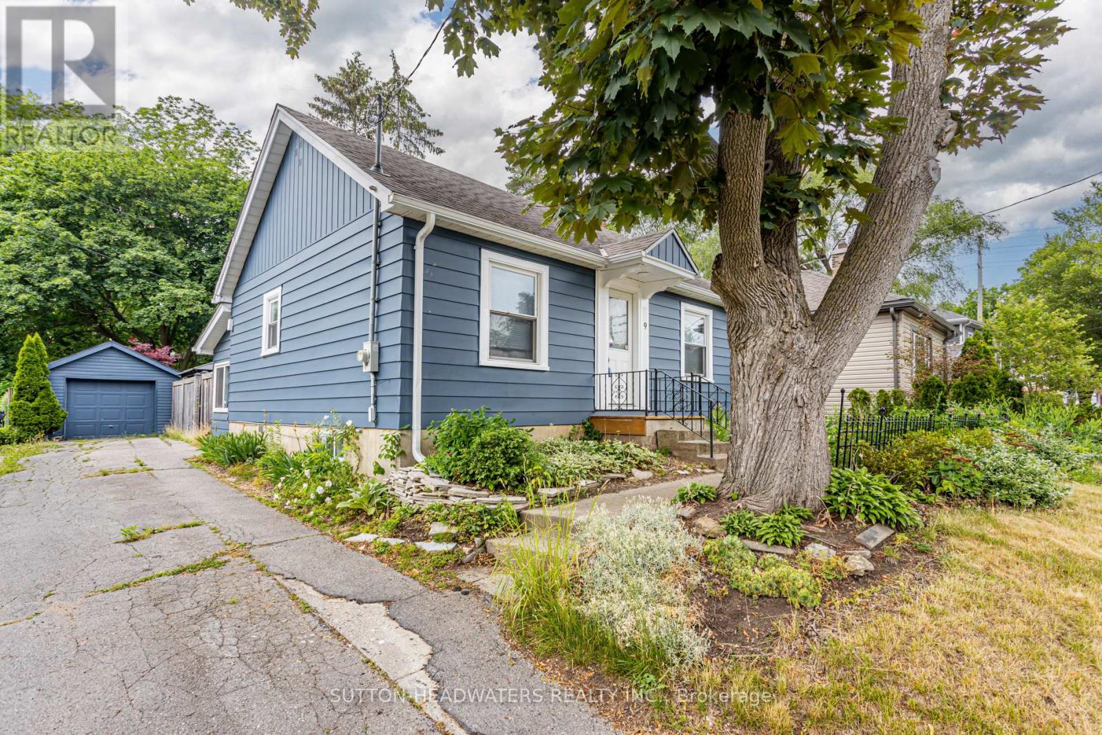 9 FORWARD AVENUE Property Photo 1
