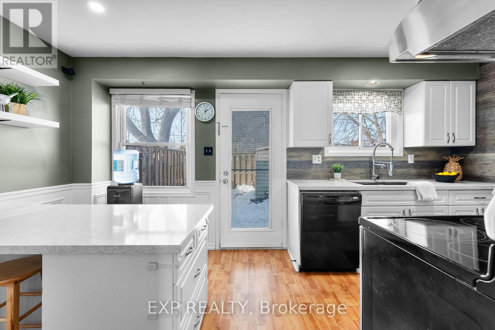 28 - 25 LINFIELD DRIVE Property Photo 1