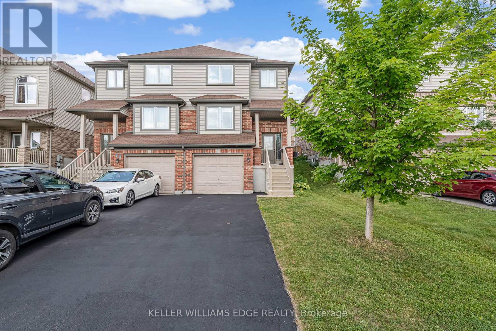 19 OAKES CRESCENT Property Photo 1