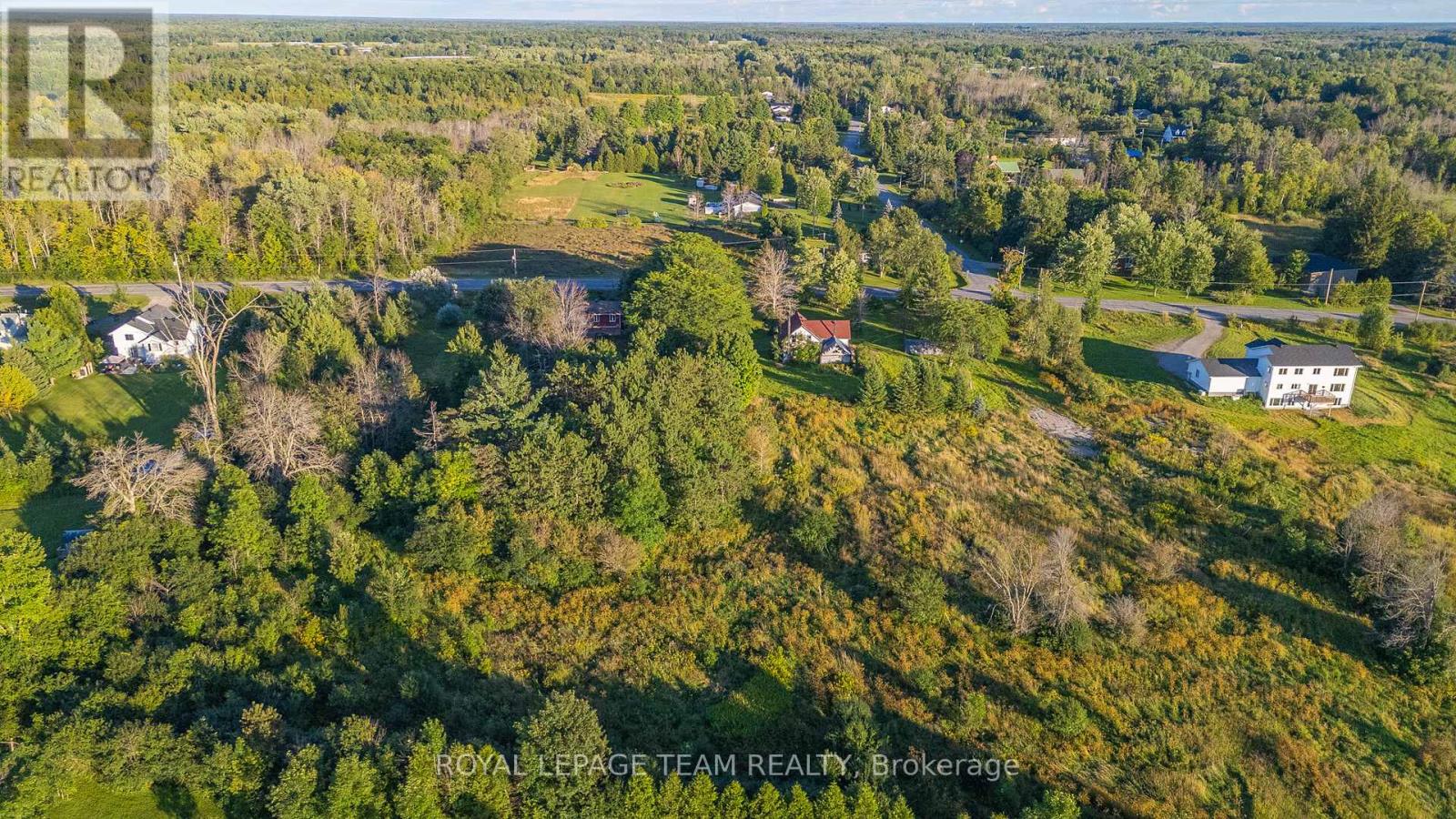 1102 Perth Road N Property Photo 6