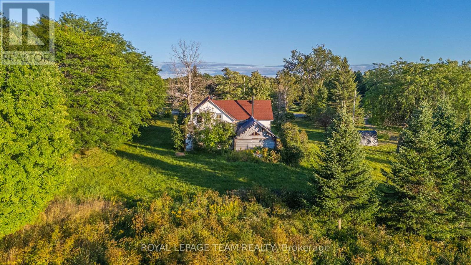 1102 Perth Road N Property Photo 8