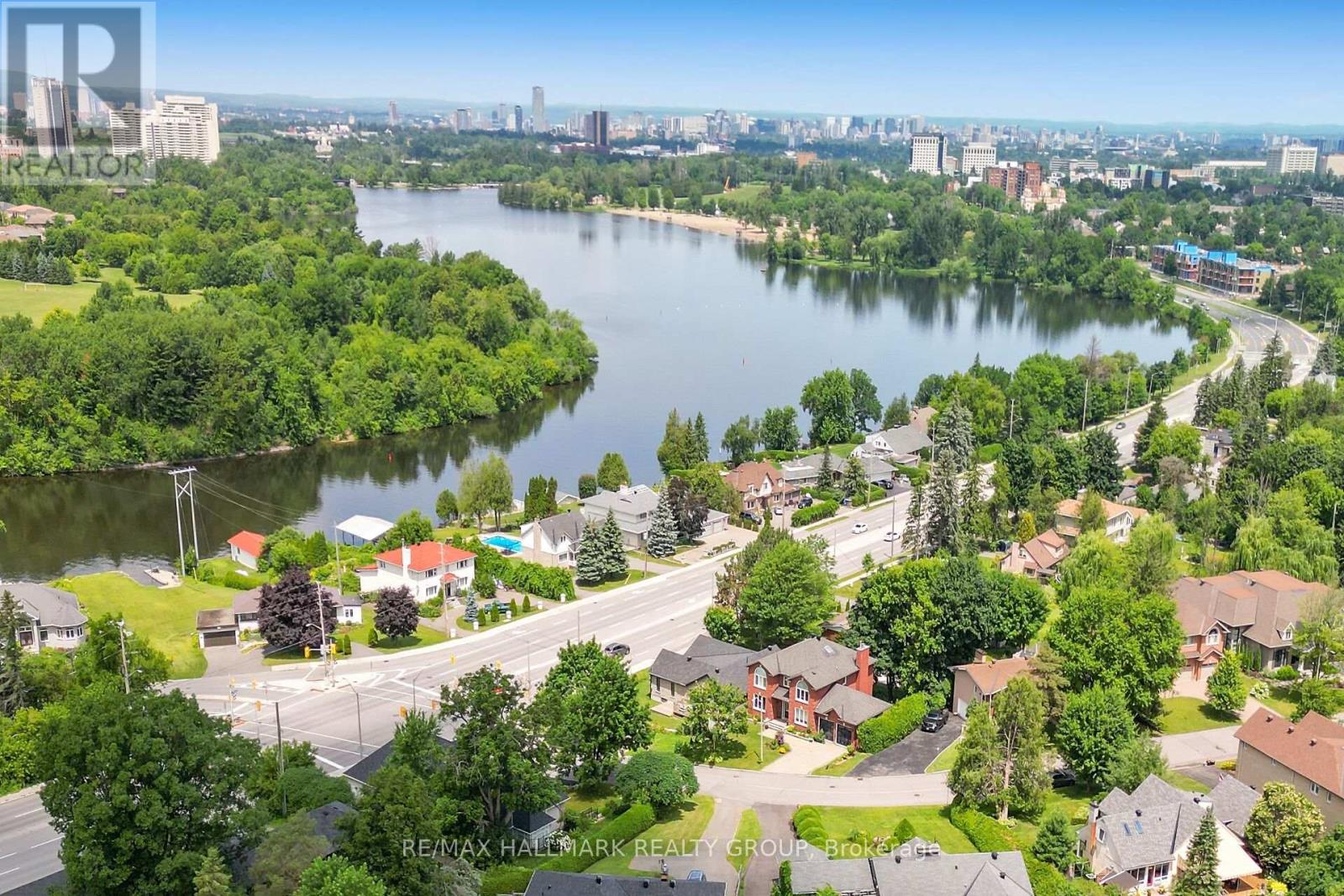 3253 Riverside Drive Property Photo 3