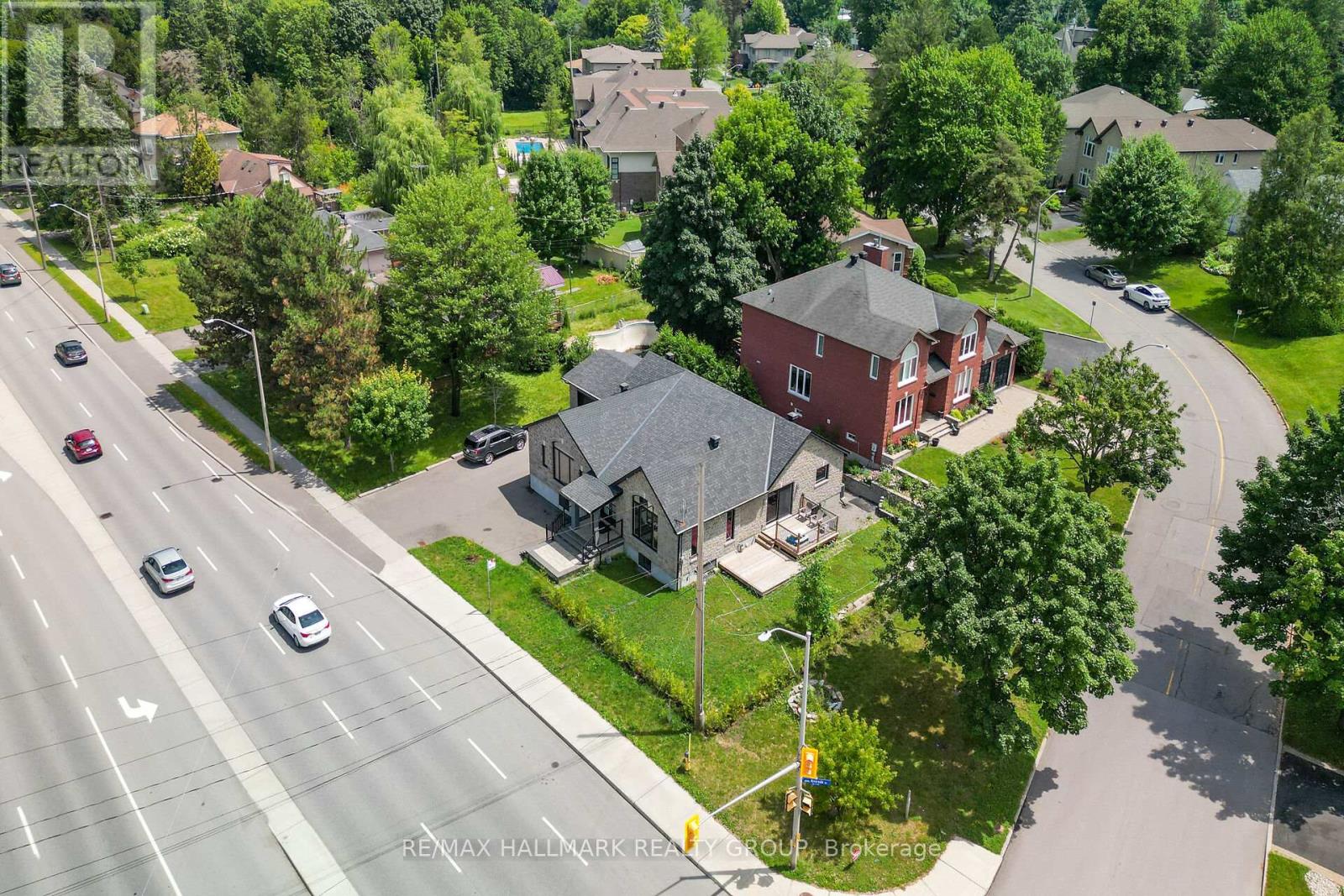 3253 Riverside Drive Property Photo 4