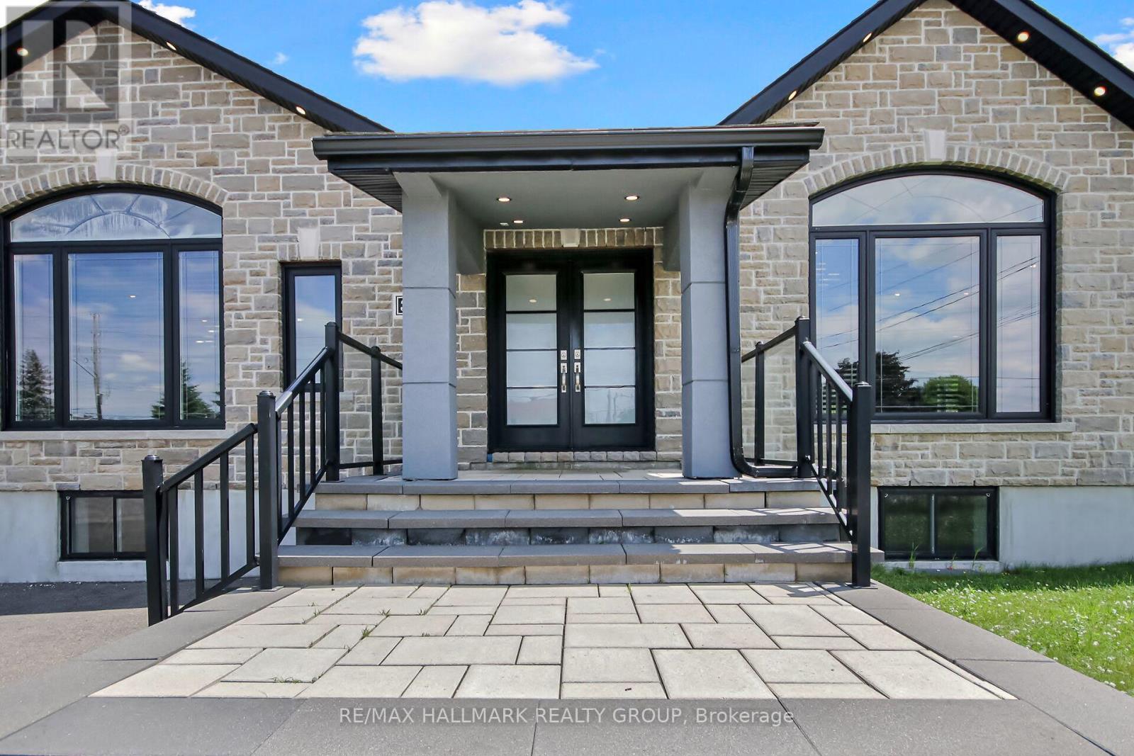 3253 Riverside Drive Property Photo 5