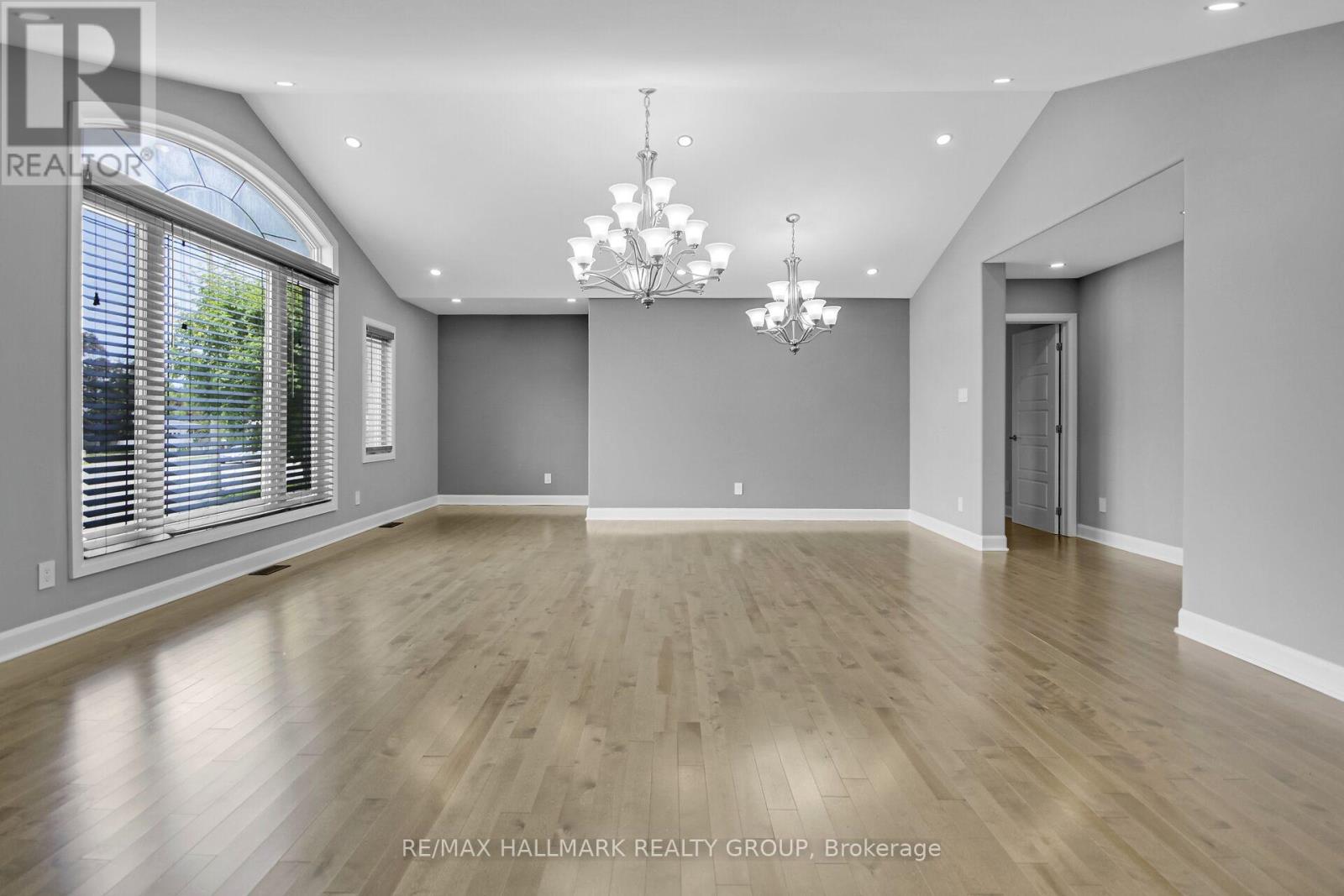 3253 Riverside Drive Property Photo 9