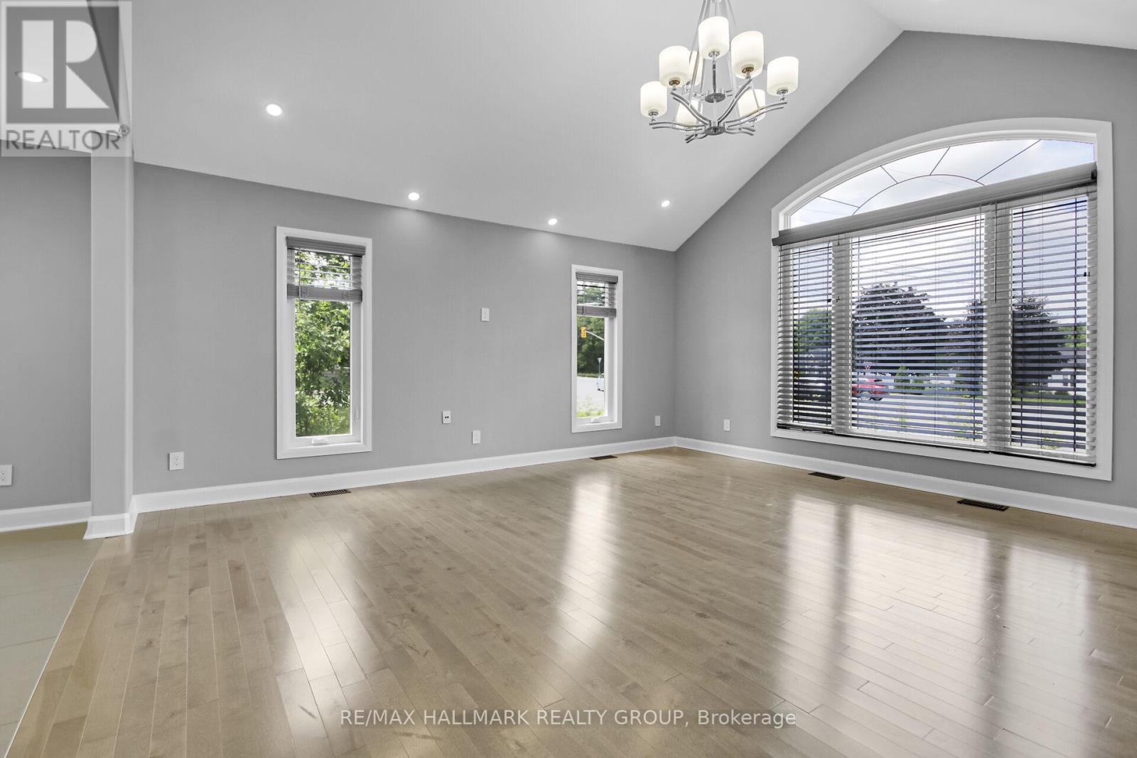 3253 Riverside Drive Property Photo 11