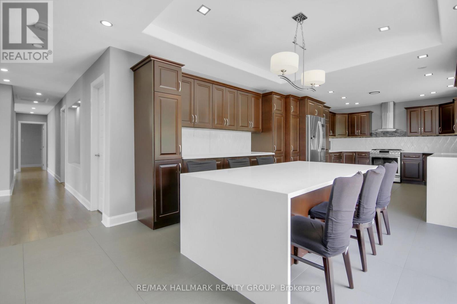 3253 Riverside Drive Property Photo 14