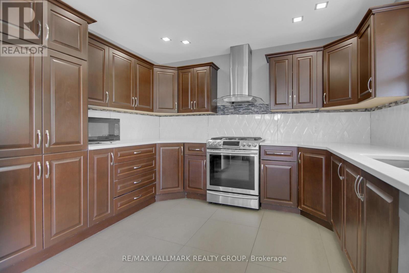 3253 Riverside Drive Property Photo 15