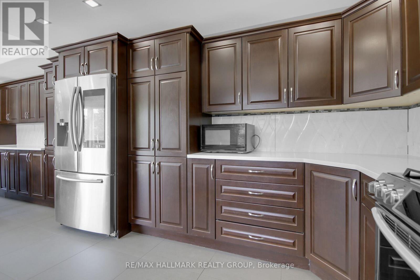 3253 Riverside Drive Property Photo 16