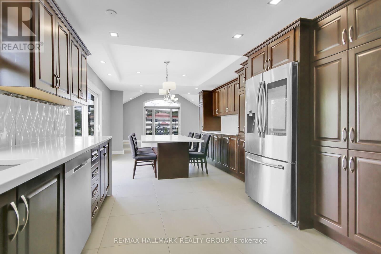 3253 Riverside Drive Property Photo 17