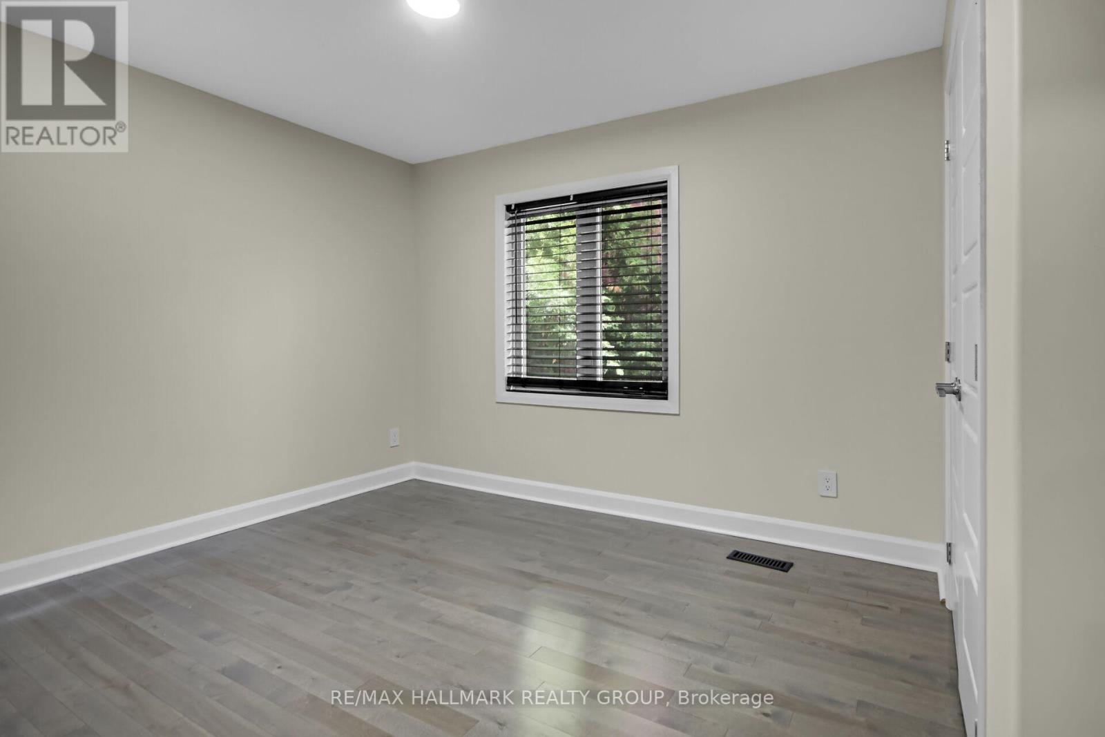 3253 Riverside Drive Property Photo 24