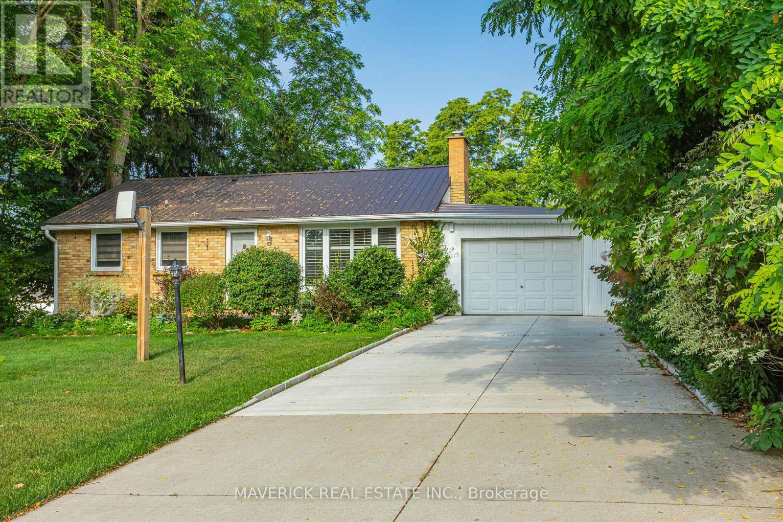 16 CRESCENT AVENUE