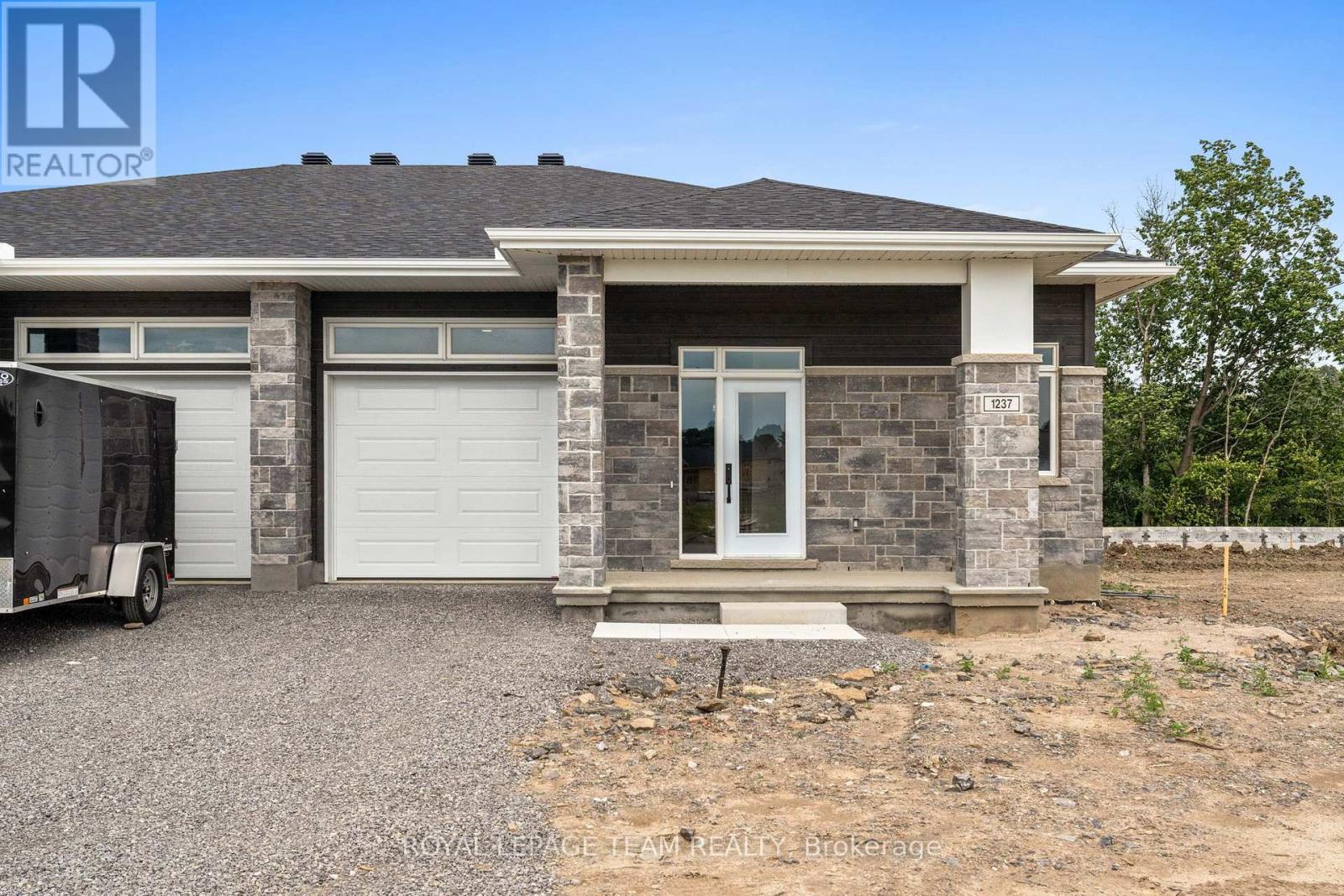 1039 Moore Street Property Photo 1