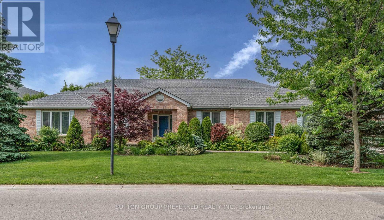 1 HIGHLAND WOODS COURT Property Image