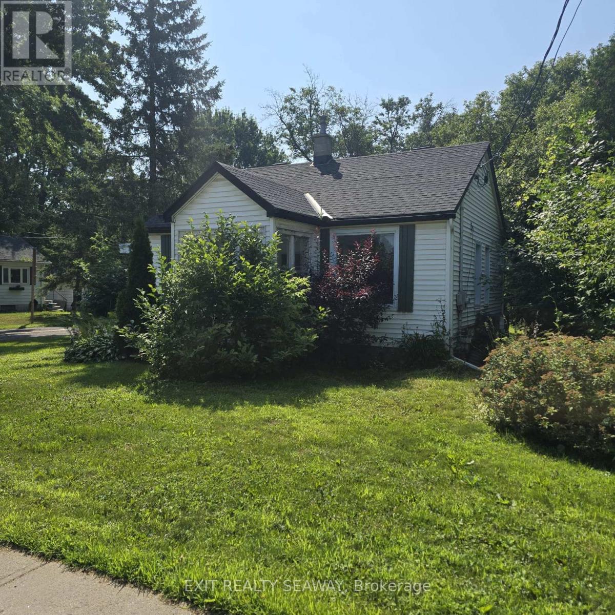 8154 Victoria Street Property Photo 2