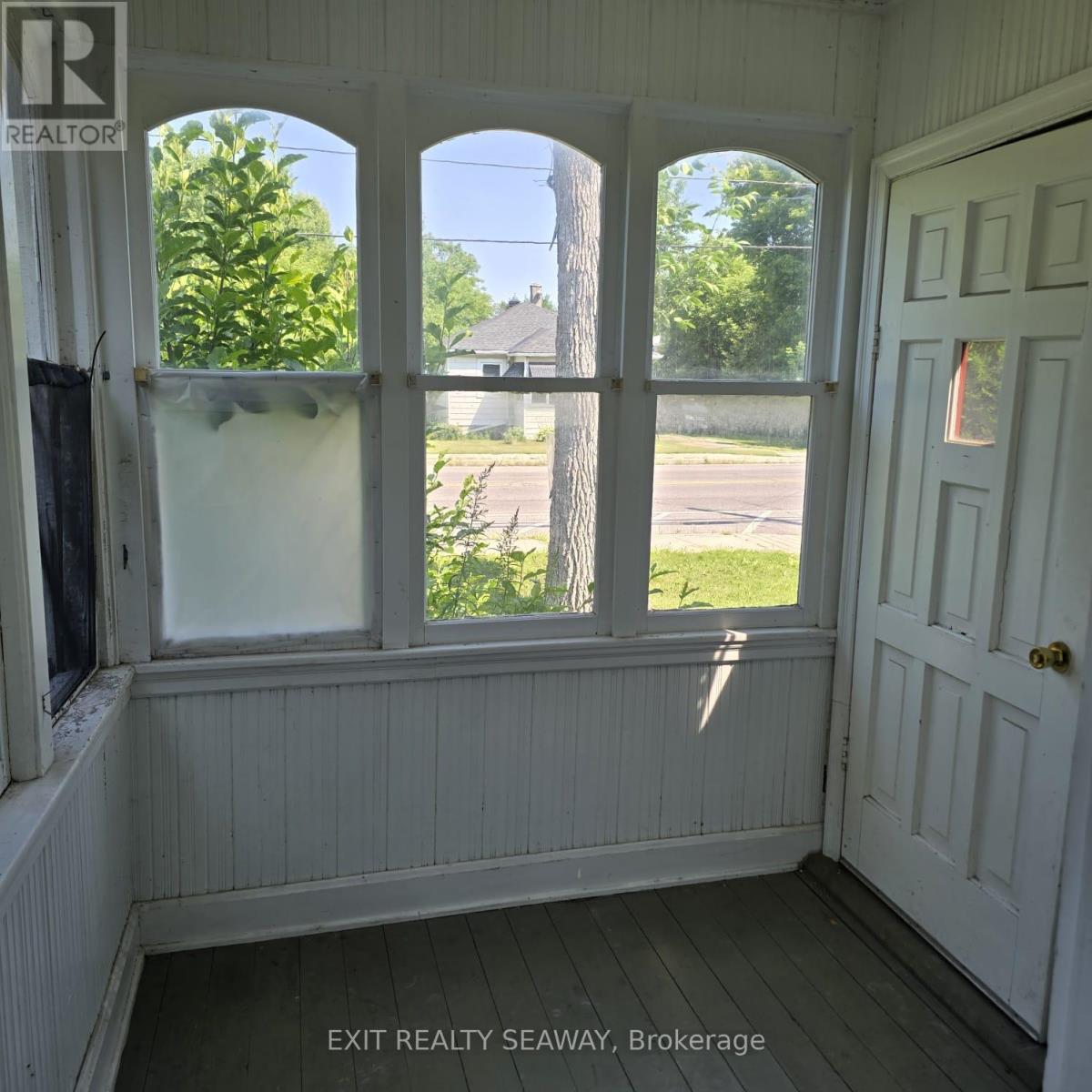 8154 Victoria Street Property Photo 3