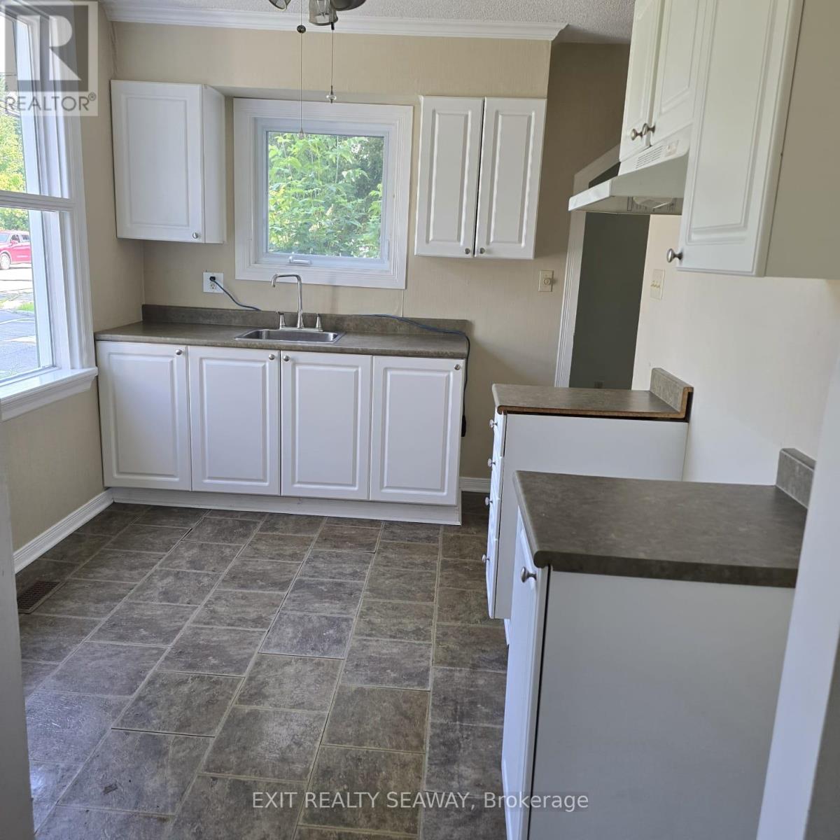 8154 Victoria Street Property Photo 4