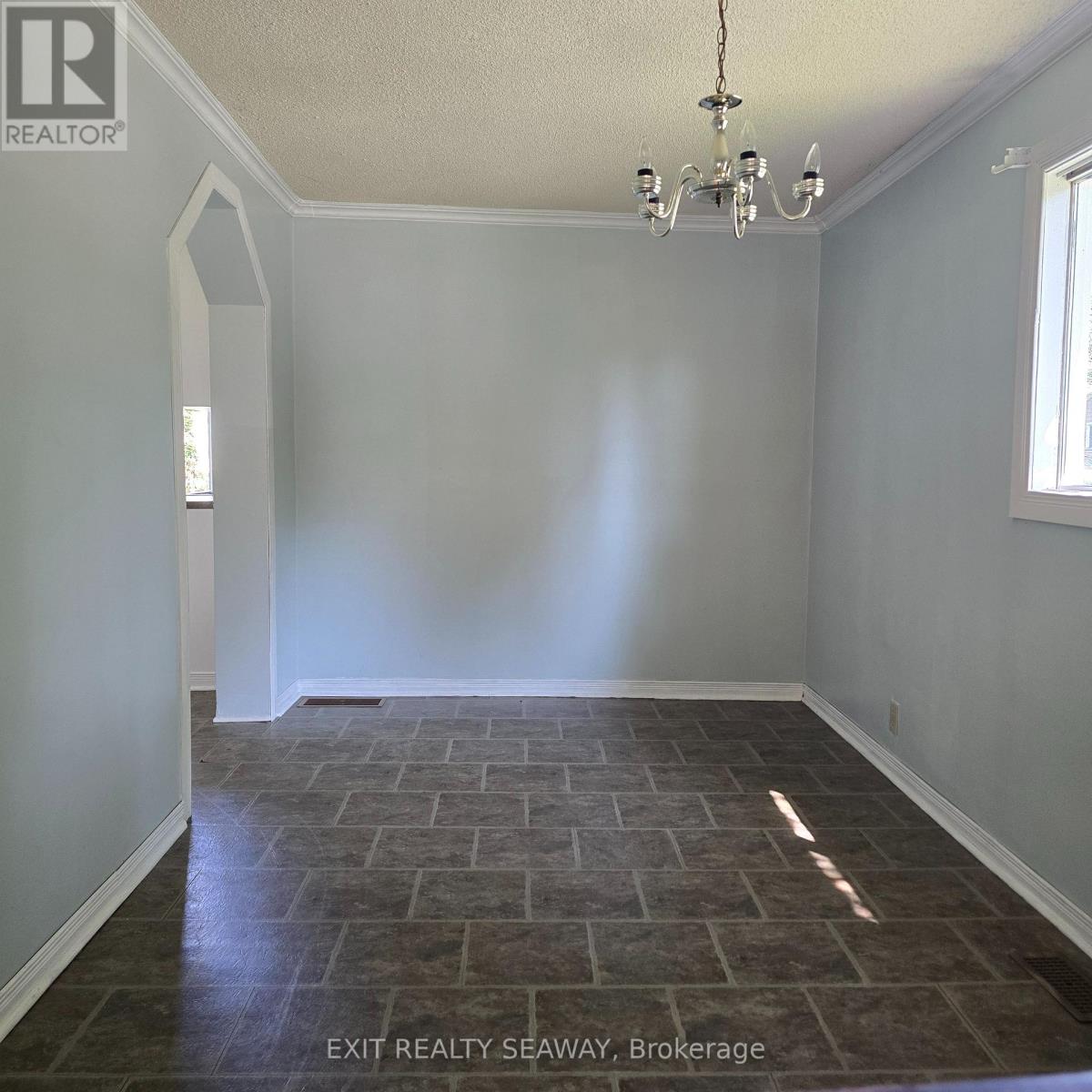 8154 Victoria Street Property Photo 5