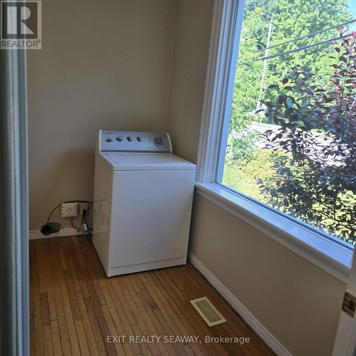 8154 Victoria Street Property Photo 9