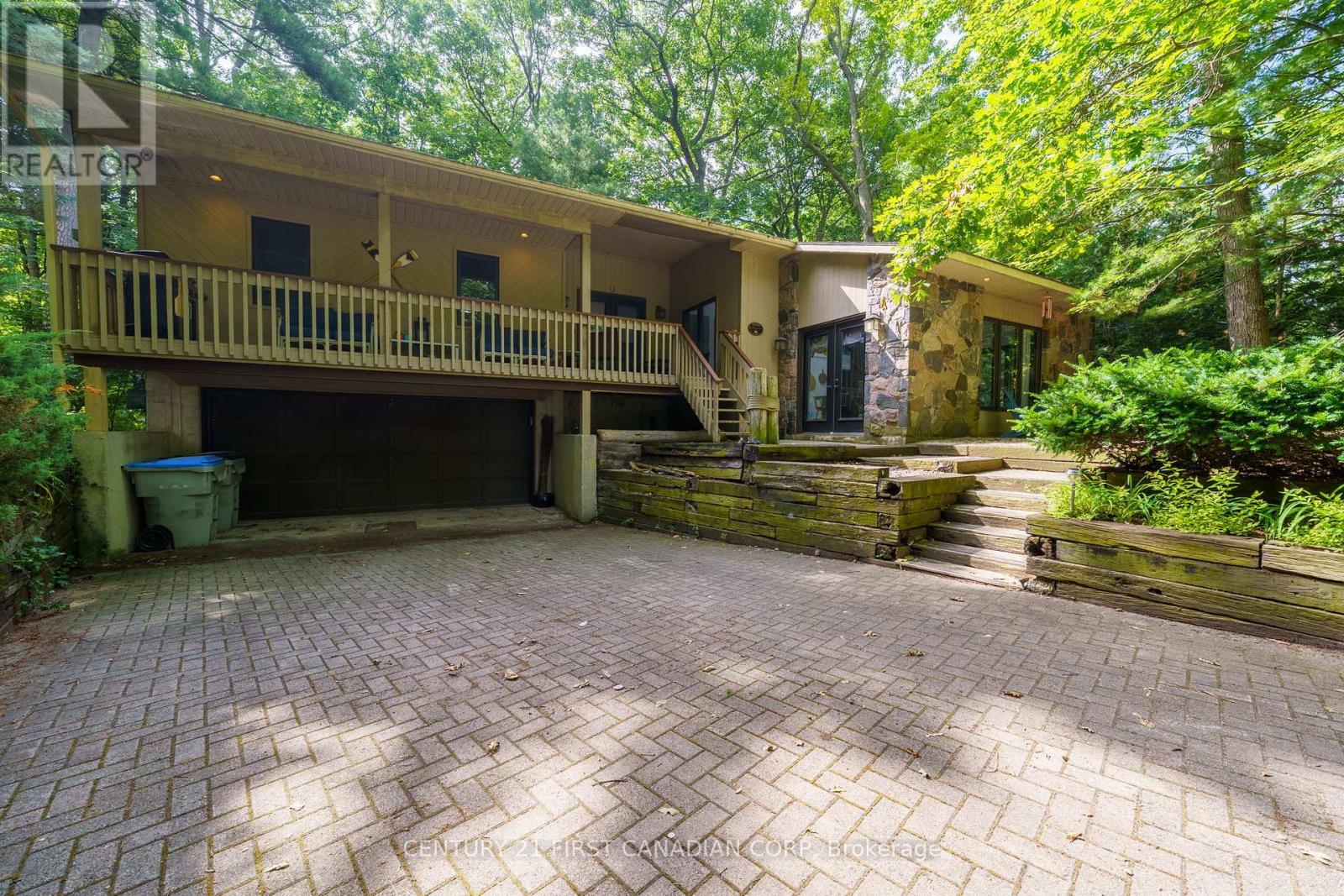 10285 PINES PARKWAY Property Photo 1