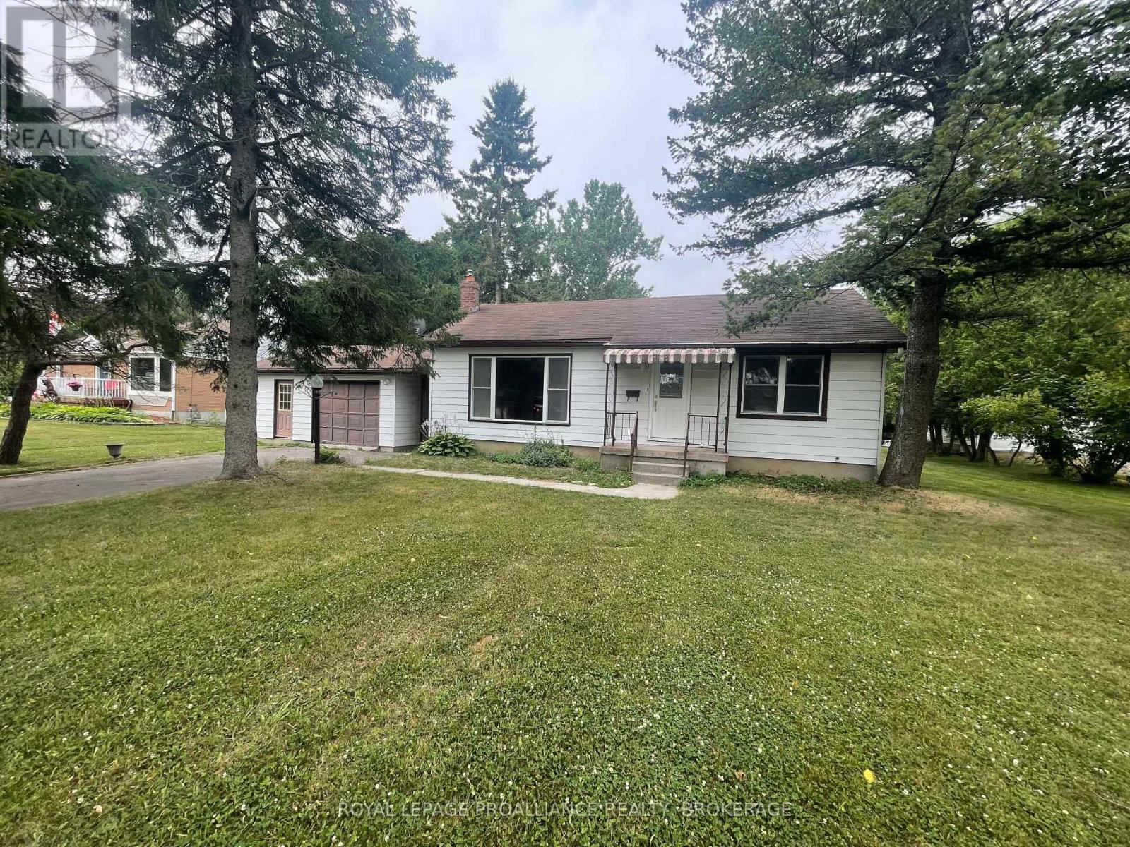 462 Coronation Boulevard Property Photo 1