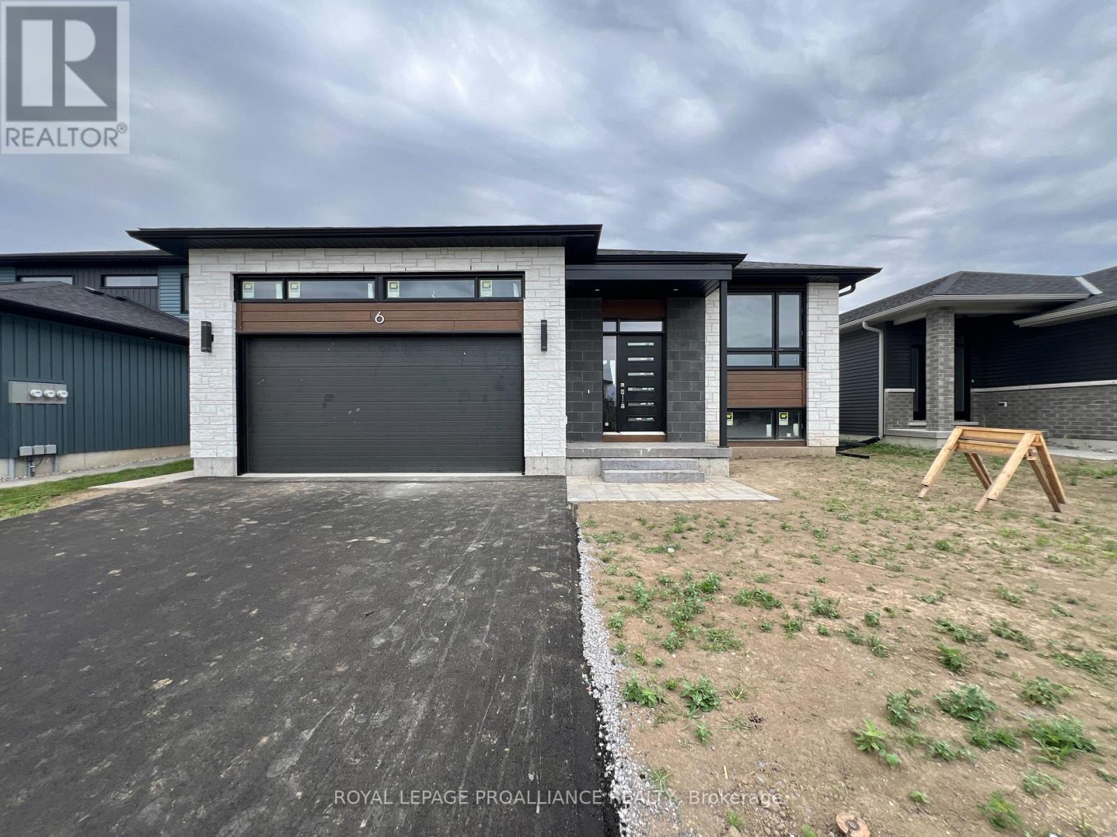 6 HORTON COURT Property Photo 1