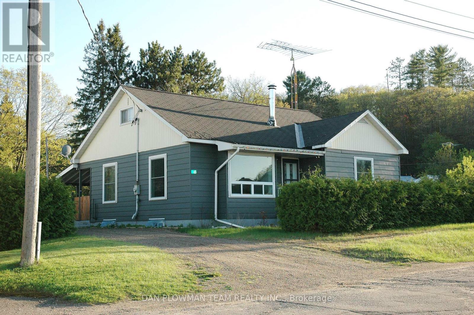 65 Inglis St