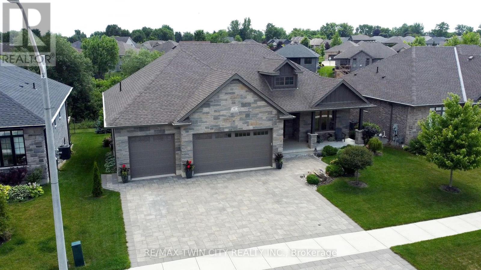 147 Robin Ridge Drive Property Photo 1
