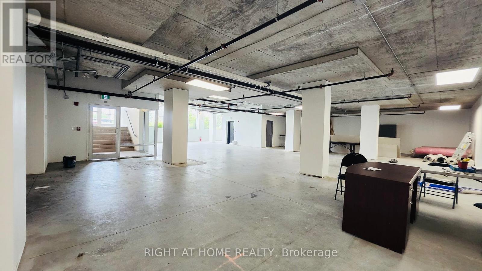 101 - 1637 Bank Street Property Photo 6