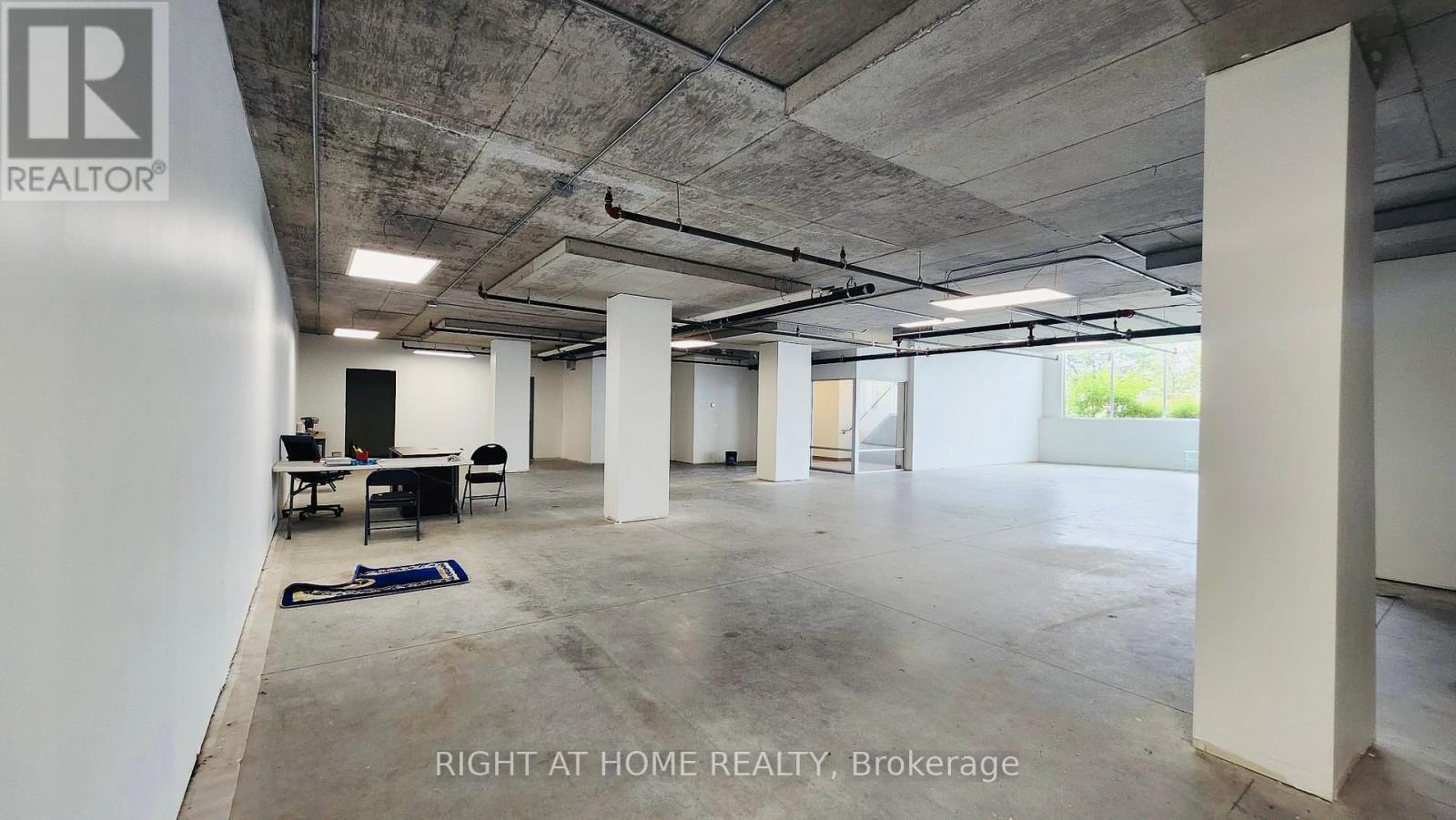 101 - 1637 Bank Street Property Photo 8