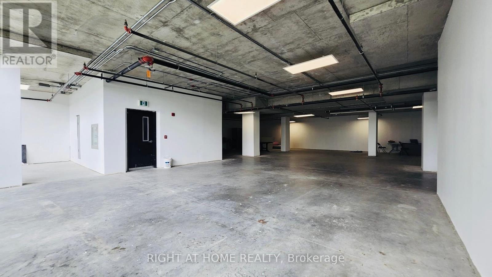 101 - 1637 Bank Street Property Photo 9
