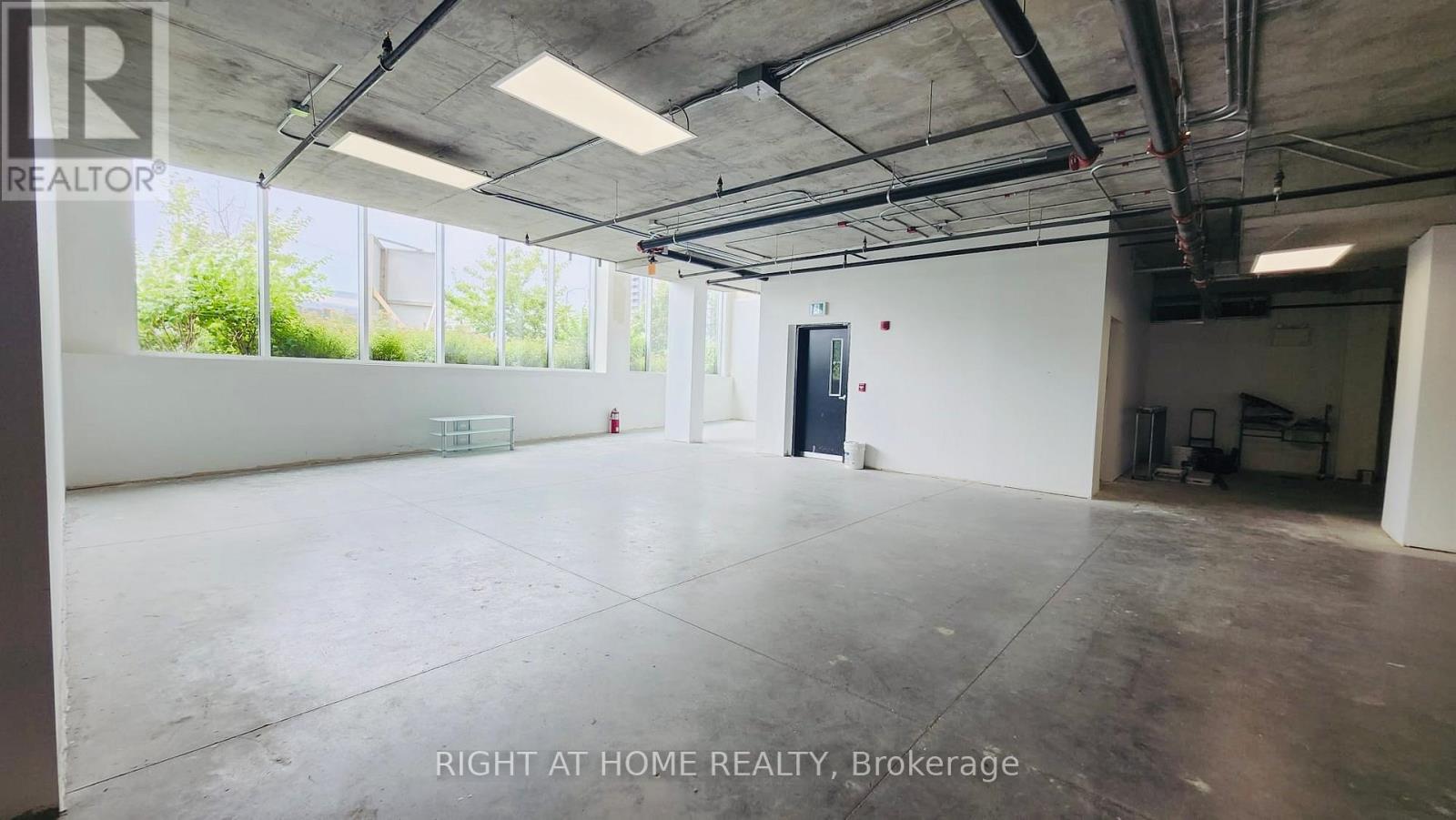 101 - 1637 Bank Street Property Photo 10