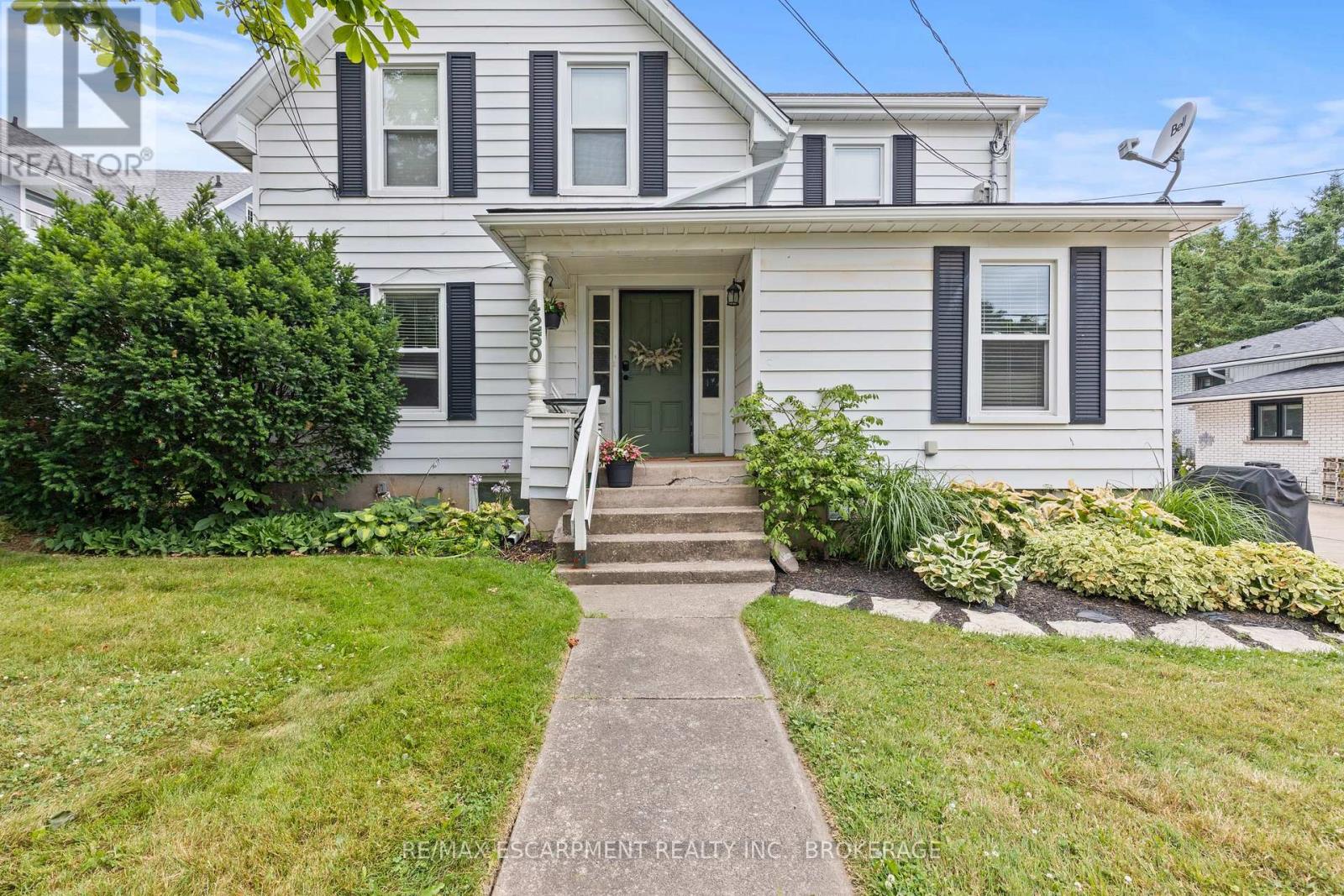 4250 WILLIAM STREET Property Photo 1