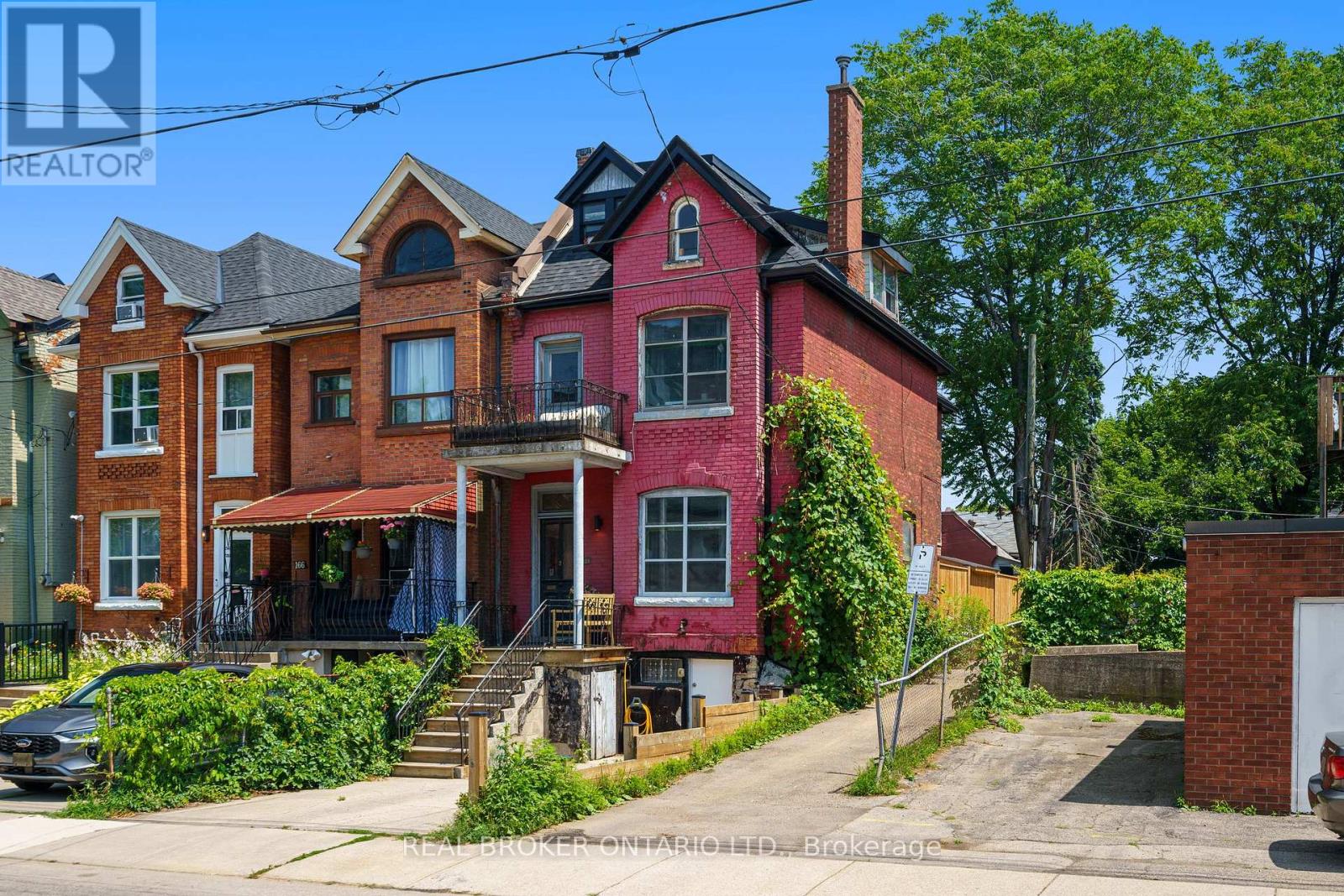 164 Catharine Street N Property Photo 1