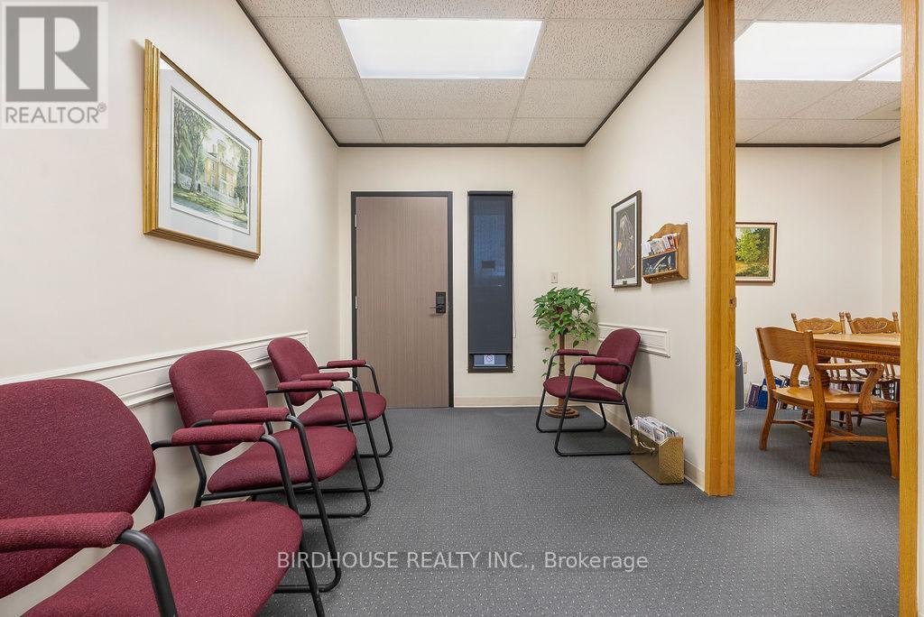205 - 189 Kent Street W Property Photo 3
