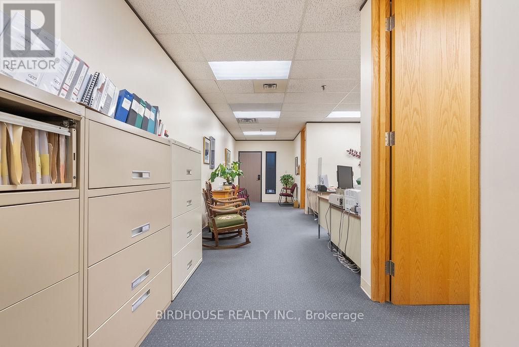 205 - 189 Kent Street W Property Photo 8