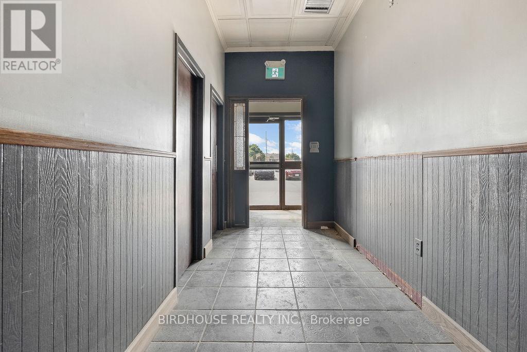 106 - 189 Kent Street W Property Photo 3