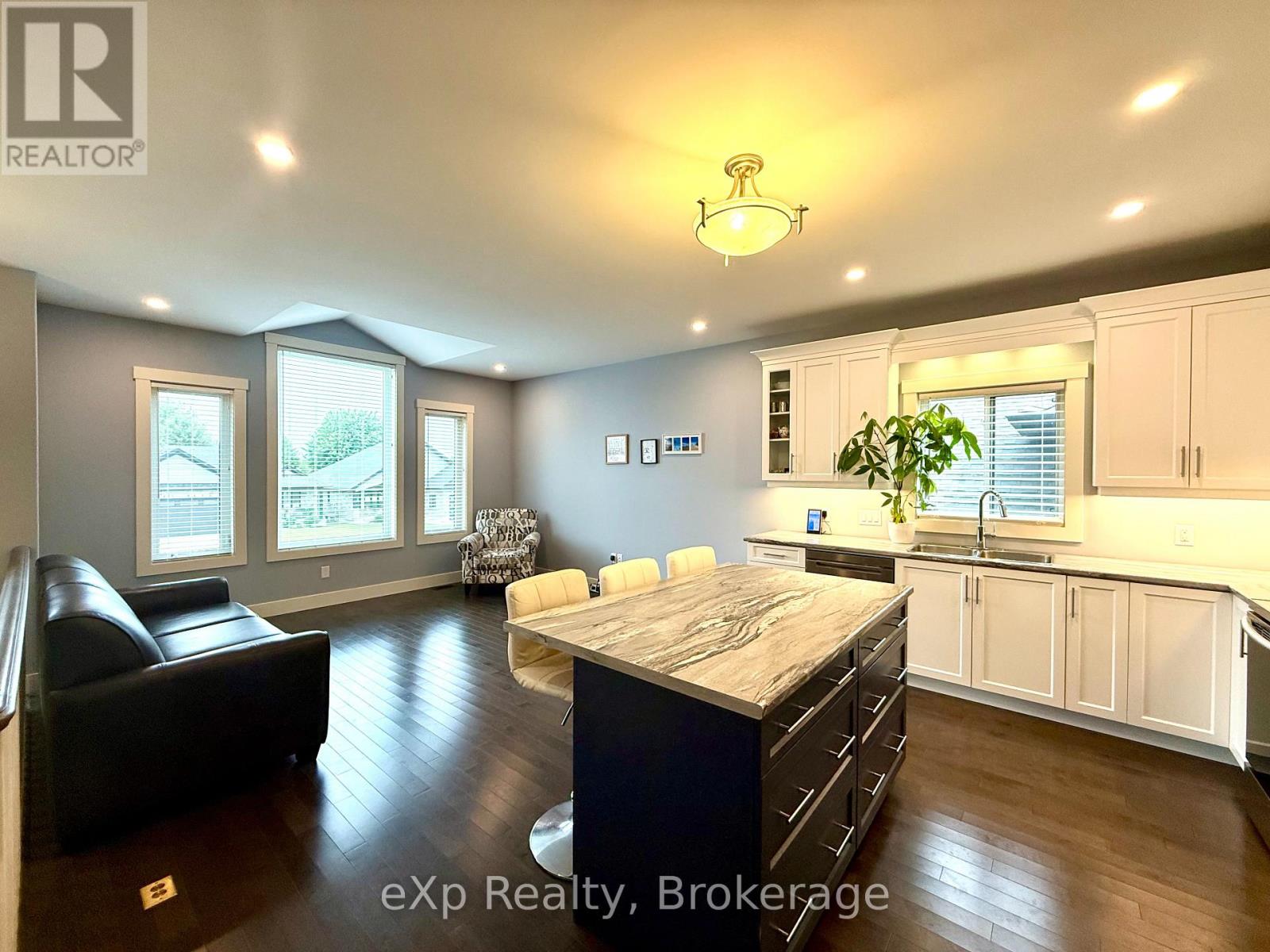 161 17th Ave A Property Photo 6