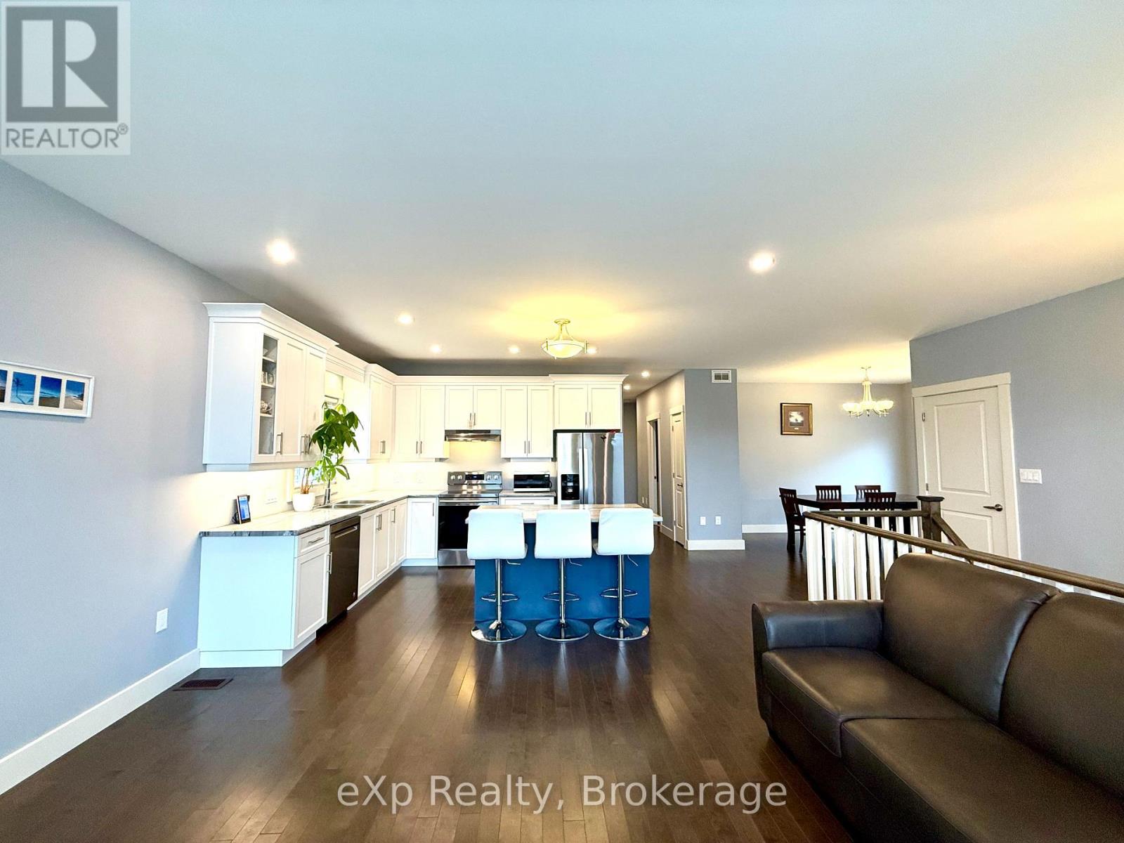 161 17th Ave A Property Photo 9