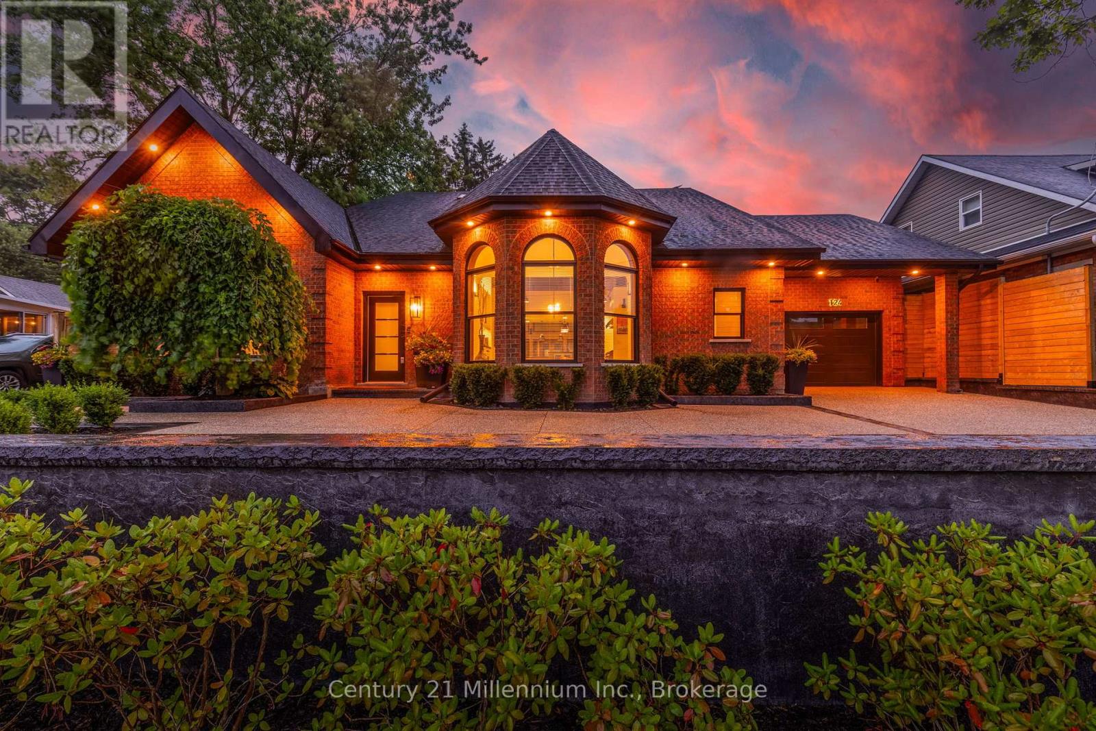 124 Frederick Street E Property Photo 1