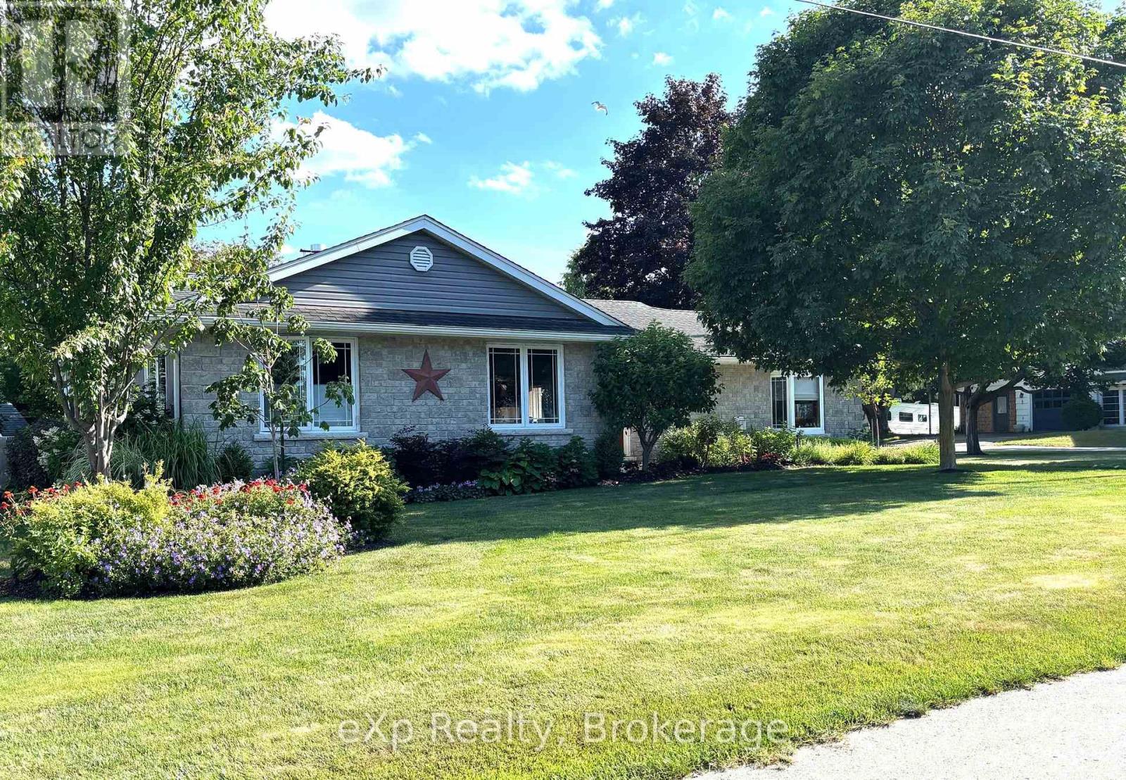 9 Johnstone Boulevard Property Photo 1